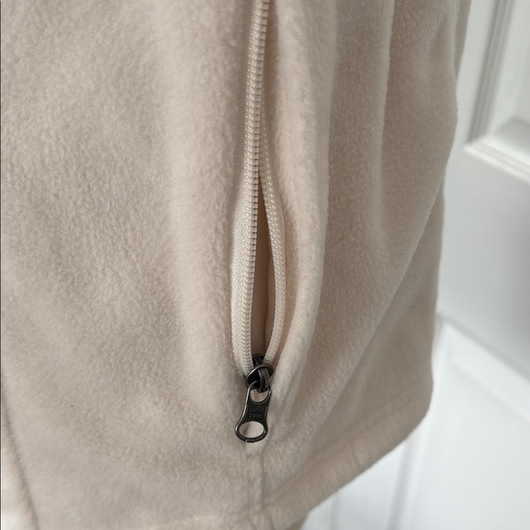 Columbia Women's Cream Fleece Vest - Picture 5 of 11